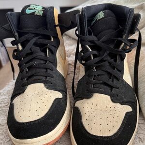 Nike Zoom Air Men's Black and Cream Sneakers